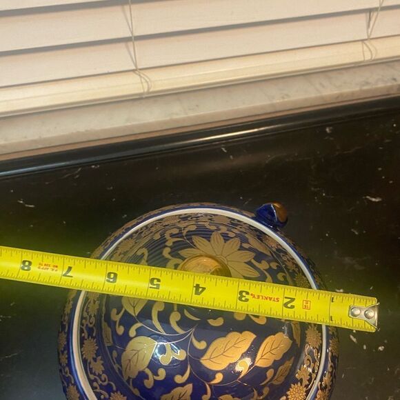 Vintage oriental vase with lid - Picture 6 of 9